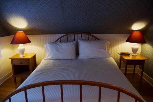 Inn At Baldwin Creek & Mary'S Restaurant Бристоль Номер фото